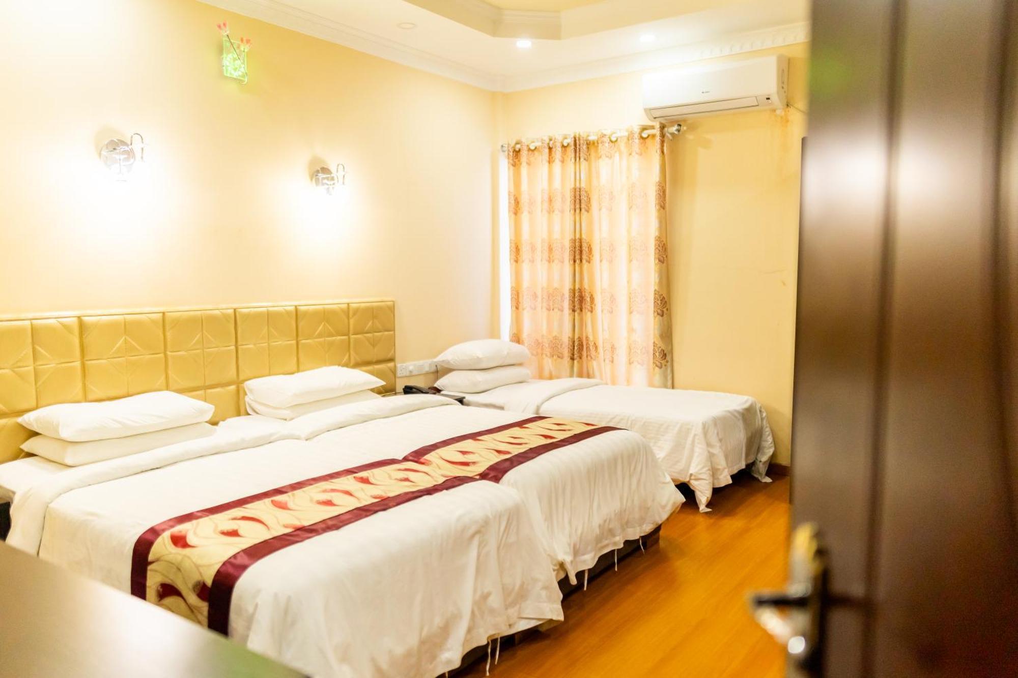 Abuharee Grand Hotel Addu City Exterior photo