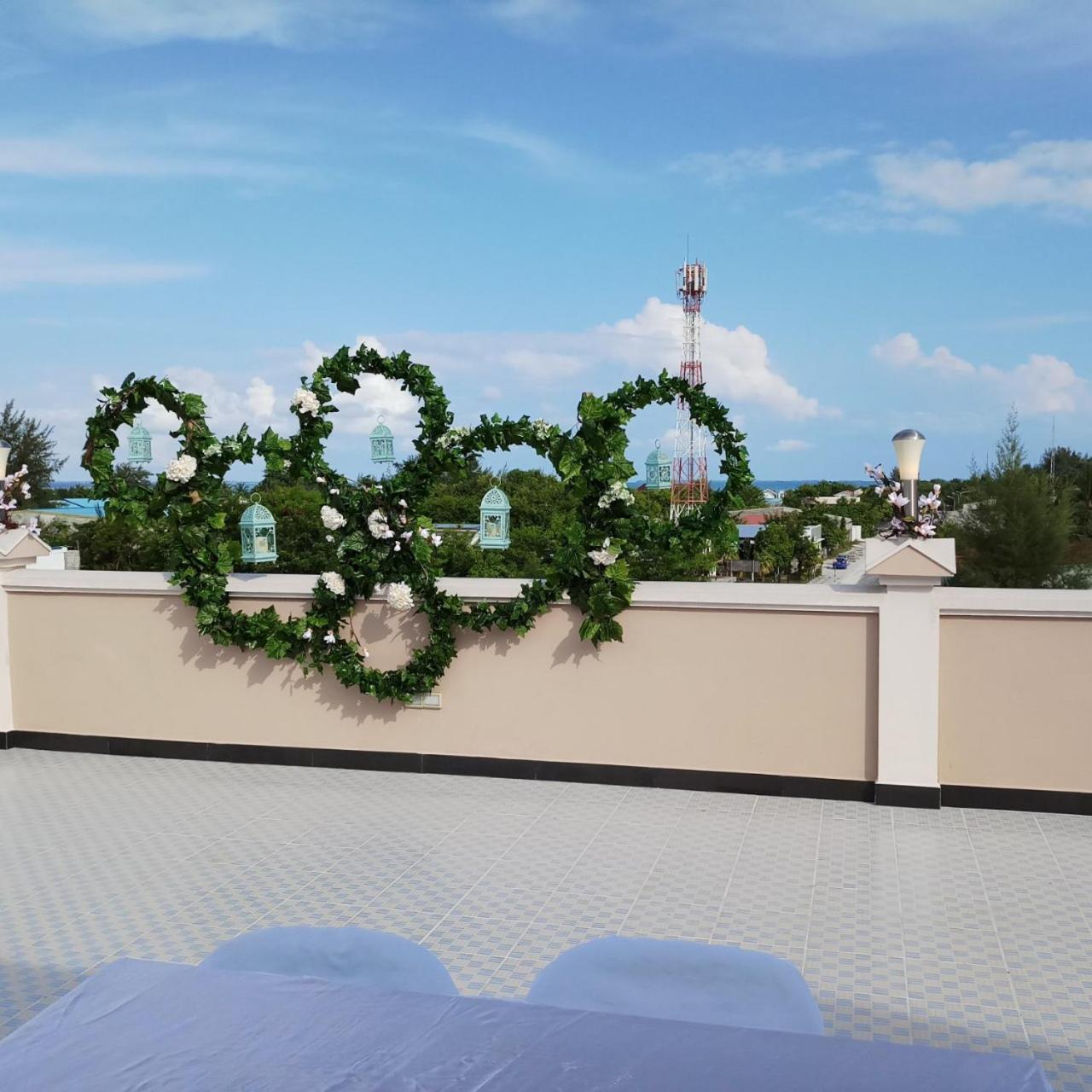 Abuharee Grand Hotel Addu City Exterior photo