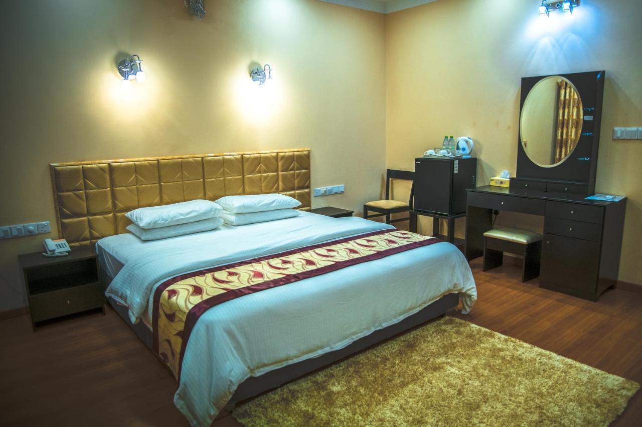 Abuharee Grand Hotel Addu City Exterior photo